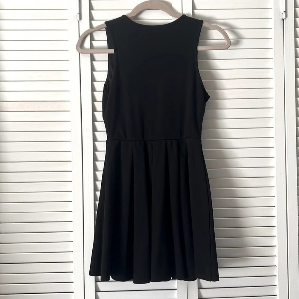 CUTE BLACK DRESS - Picture 4 of 5